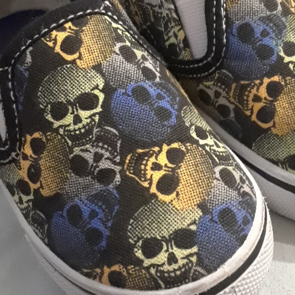 Basic Edition size 7 skull vans - Picture 2 of 3